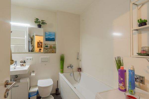 Blick ins Badezimmer 