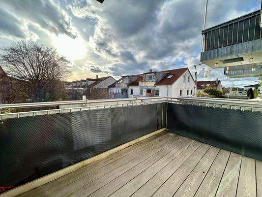 Südbalkon in den Innenhof gerichtet mit Weitblick