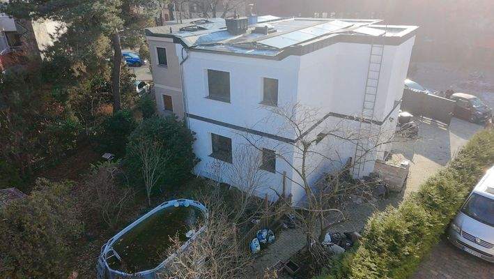 Rückansicht mit Solardach