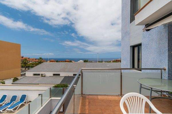 Helle Zwei-Zimmer-Wohnung mit Terrasse und Blick in El Madroñal