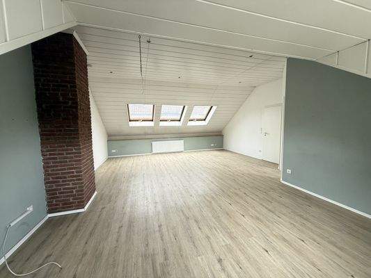 Wohn-/Esszimmer im DG