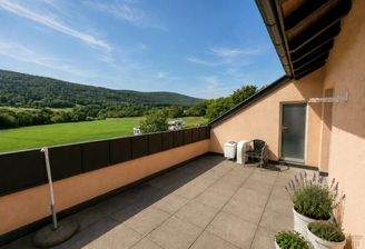 grosszügige Dachterrasse mit Blick in die idyllische Landschaft!