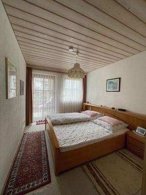 Schlafzimmer 2 mit Zugang zum Balkon
