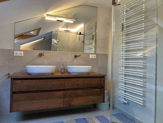 Vollholzwaschtisch maßgefertig