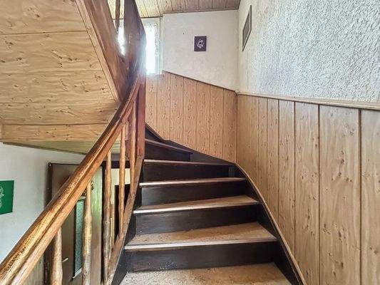 Treppe zum Obergeschoss