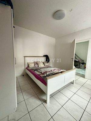 hinten durch geht´s in ein weiteres Zimmer