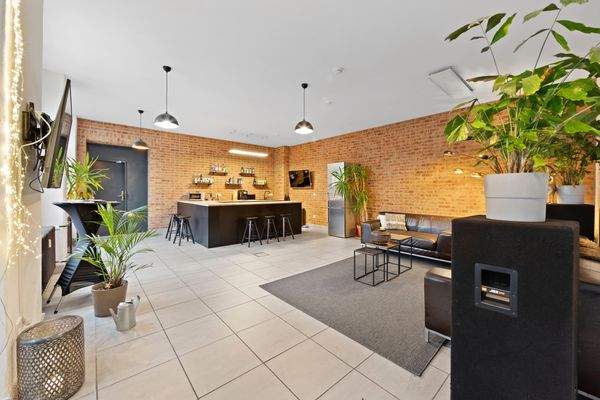 Küche + Lounge 1. OG