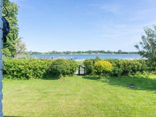 Garten mit Blick auf die Schlei