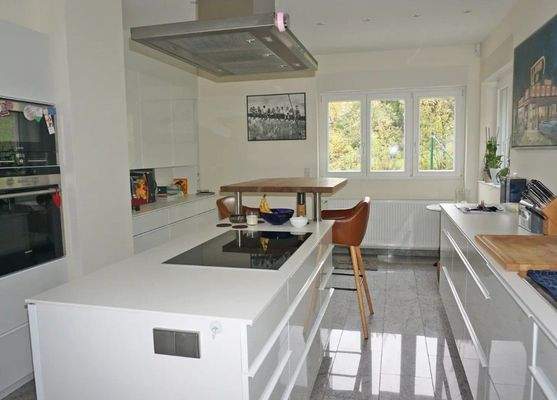 Küche mit Einbauküche