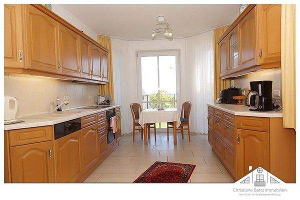 Küche mit Einbauküche