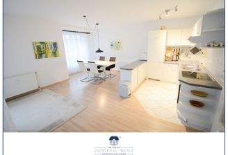 Esszimmer &amp; Küche mit Loggiazugang