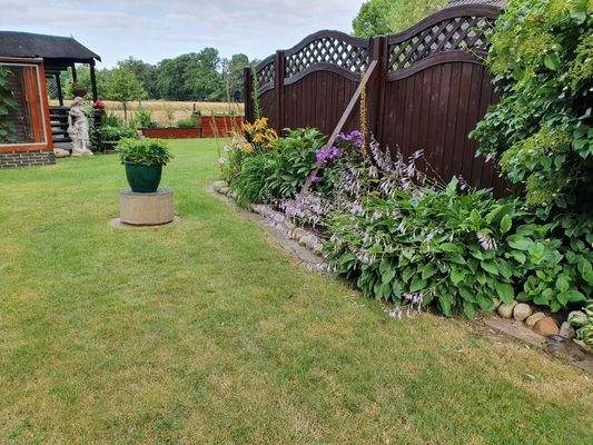 Garten Seite-Blick nach hinten