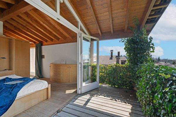 Schlafzimmer + Balkon 2