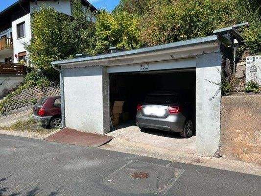 .. große Garage !