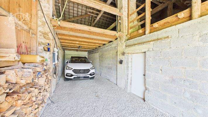 Garageneinfahrt von der Hauptstraße aus!