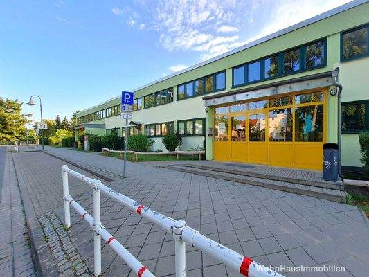 Kita ca. 2 km entfernt