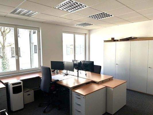 Geräumige, lichtdurchflutete Büro/ Praxisflächen