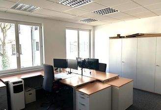 Geräumige, lichtdurchflutete Büro/ Praxisflächen