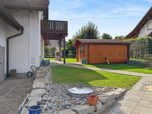 NW-Ansicht mit Gartenhaus