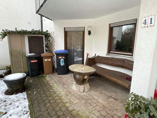 Terrasse vor dem Haus