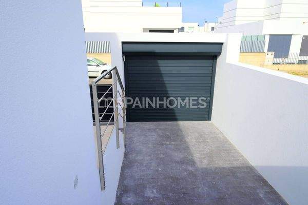 3-Bedroom Houses with Swimming Pools in Dolores Alicante