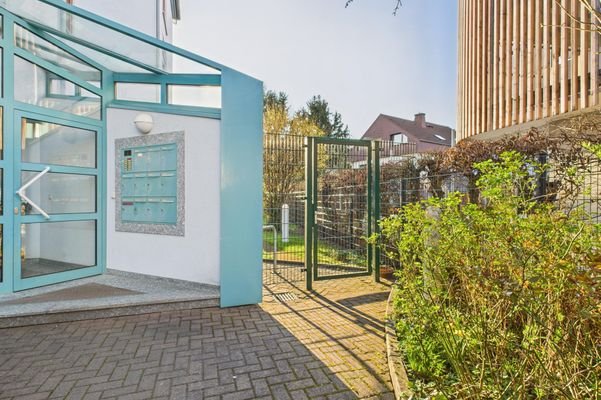 Gepflegter Haus- Gartenzugang