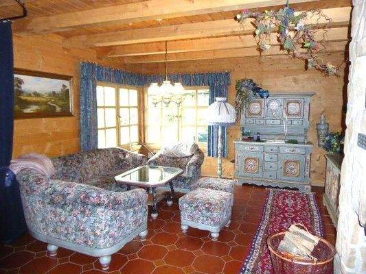 Blick aus Küche in Wohnzimmer