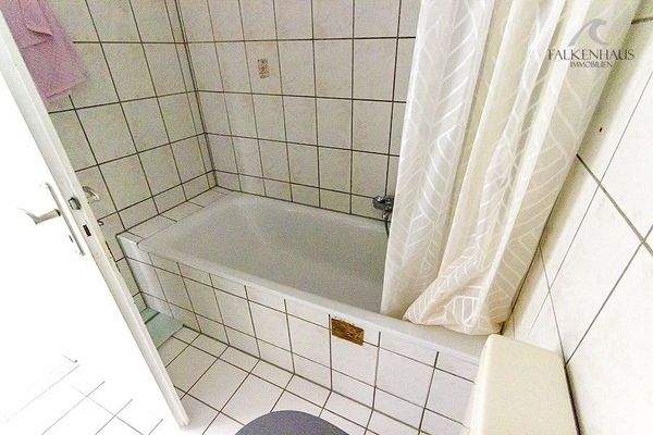 Badewanne vorhanden