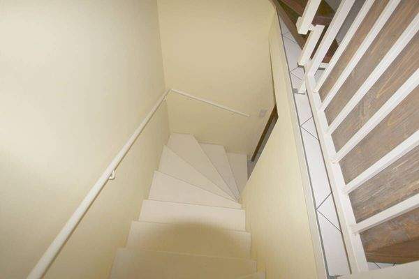 Großzügige Treppe in den Vollkeller