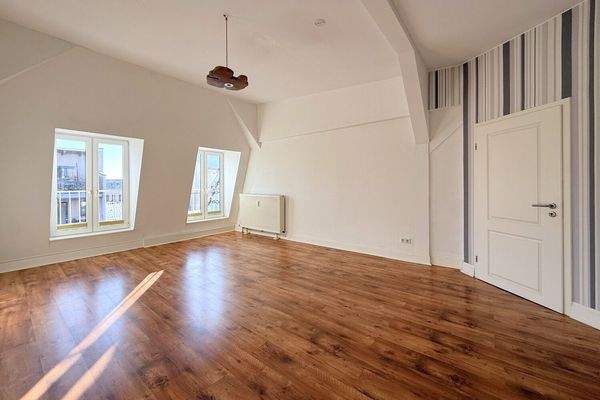 straßenseitiges Schlafzimmer