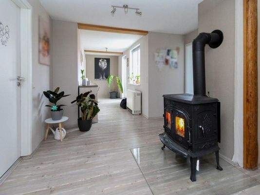 Diele mit Kamin (Wohnung 2)