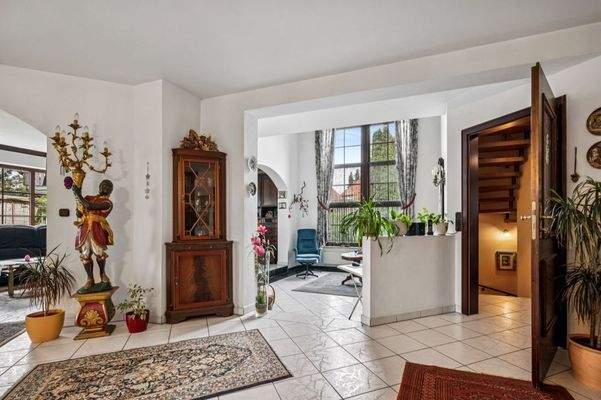 ... und Kaminzimmer im EG 