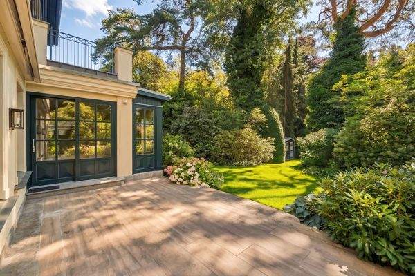 Zugang zum idyllischen Garten