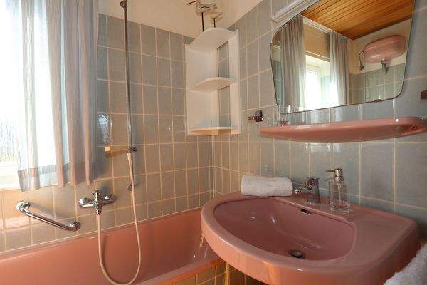 gepflegtes Vollbad ...