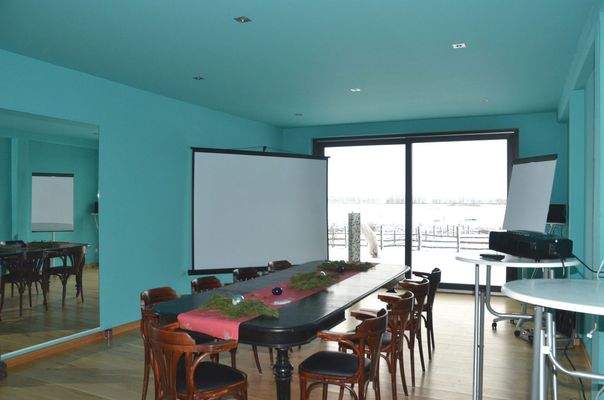 Seminarraum mit Technik