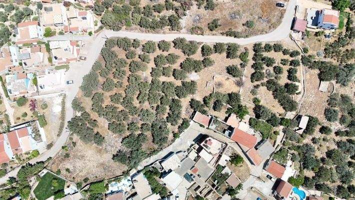 Kreta, Plaka: Zwei erstklassige Grundstücke in Plaka – Meerblick und zentrale Lage