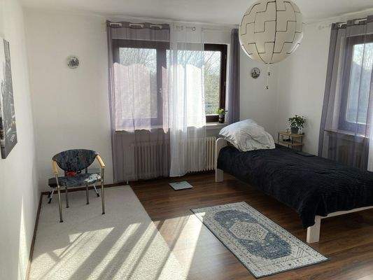 1.OG rechts Zimmer 1