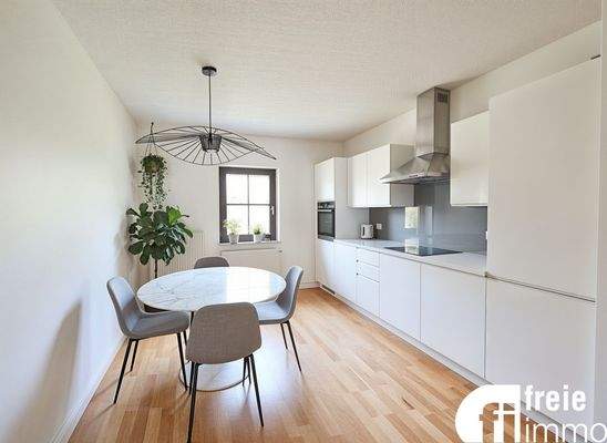 Küche umgestaltet - (KI generiert)