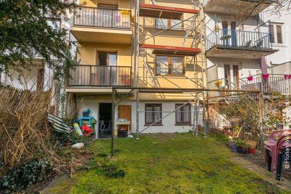 Gartenbereich des Mehrfamilienhauses 