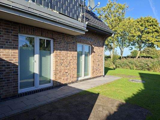 Seitenansicht mit Garten