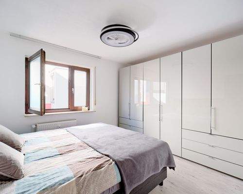 Geräumiges Schlafzimmer