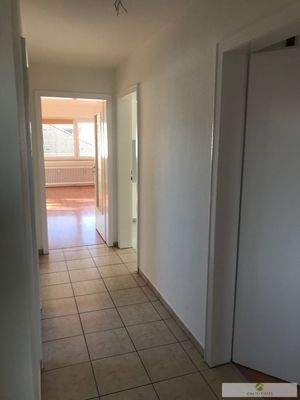 Zentraler Flur zur Dachgeschoss-Wohnung