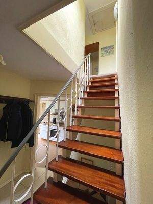 Flur mit Treppe nach oben