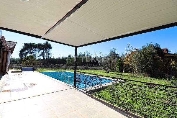 Detached Villa with Forest Views in Antalya Kepez