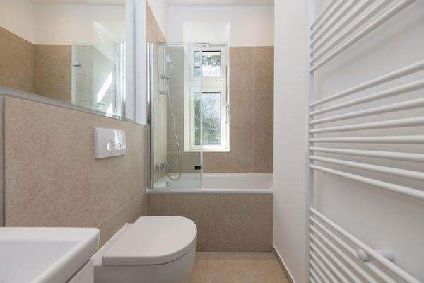 Tageslichtbad 2 mit Badewanne