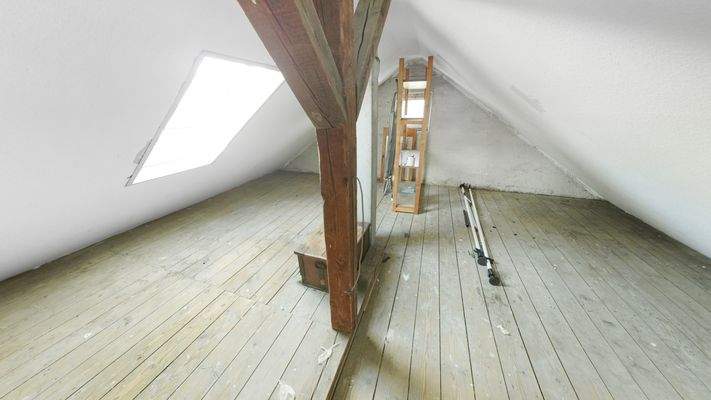 Spitzboden direkt aus der Wohnung erreichbar