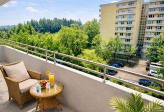 Balkon KI generiert und dekoriert 