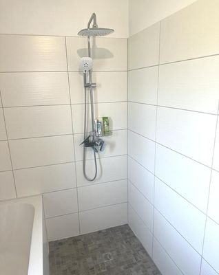 EG_Bad mit bodengleicher Dusche