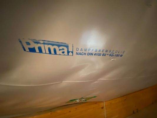 41) Dachspeicher: großzügig, ausgebaut und gedämmt