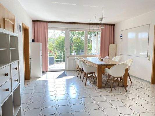 Essbereich mit Gartenzugang